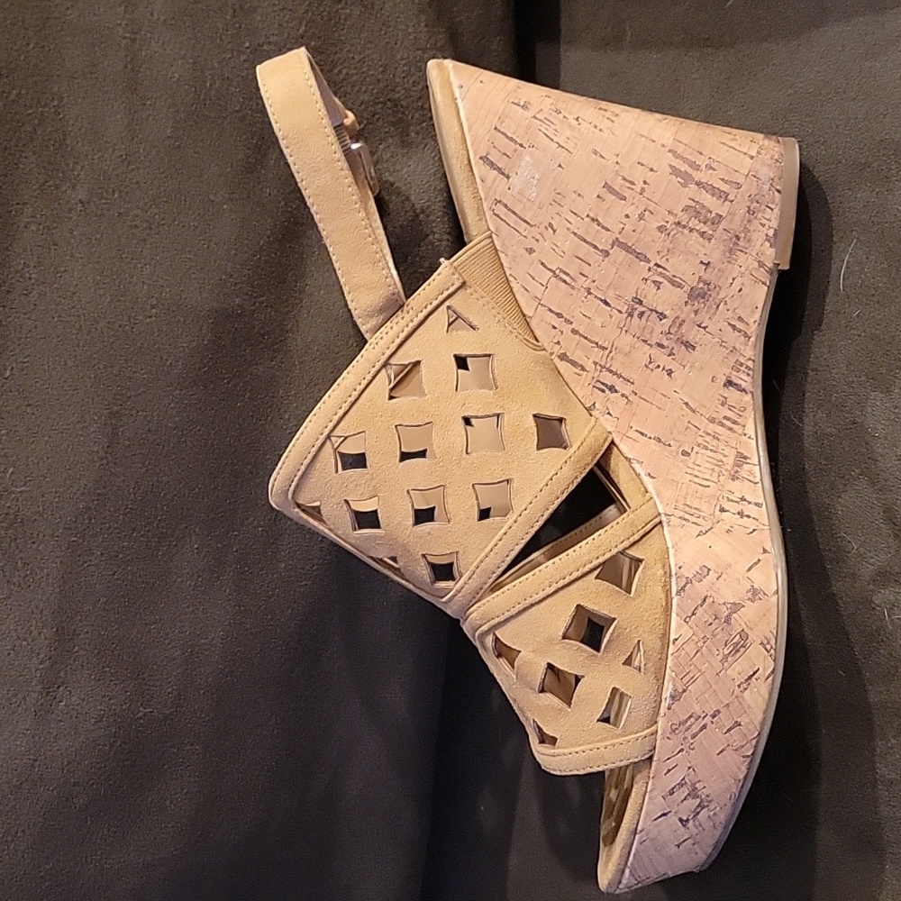 Franco Sarto caged wedge shoes Shea 9 camel tan